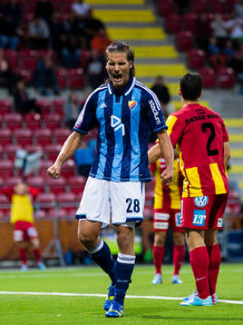 Djurgårdens Aleksandar Prijovic reagerar på en missad