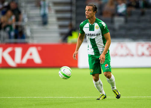 Hammarbys Erik Figueroa med bollen