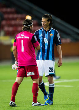 Djurgårdens Aleksandar Prijovic tackar Syrianskas målvakt