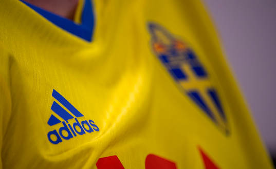 Adidas emblem på en landslagströja