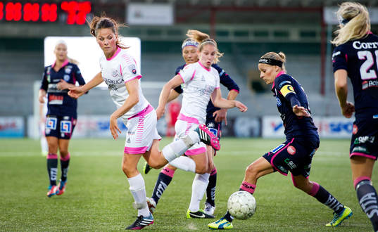 LdB FC Malmös Sara Björk Gunnarsdottir klackar bollen