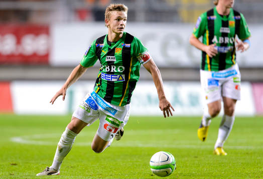 Gais Adam Eriksson med bollen