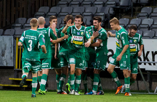 Ljungskile jublar i fotbollsmatchen i superettan mellan