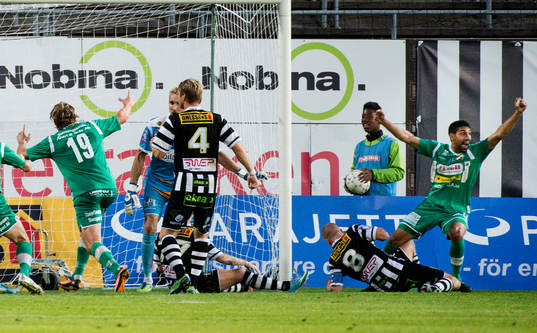 Ljungskiles Sandeep Mankoo gör 0-2 och jublar i