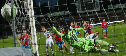 2-1, Robin Simovic, Helsingborg med en frispark förbi
