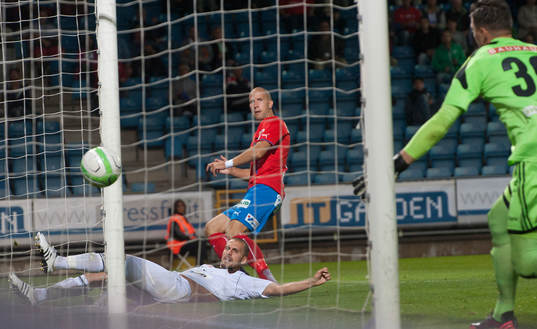 1-1, Mattias Lindström, Helsingborg  förbi Panajotis
