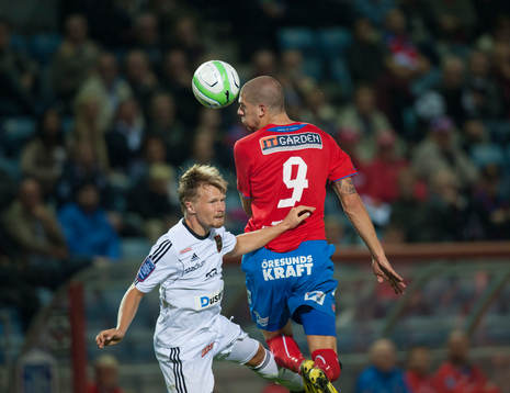 Robin Simovic, Helsingborg, mot Jacob Une Larsson,