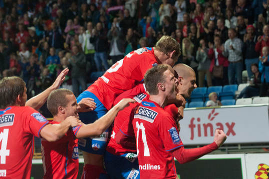 2-1, Robin Simovic, Helsingborg med en frispark förbi