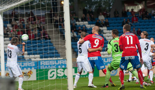 Räddning på mållinjen, Tim Björkström, Brommapojkarna i
