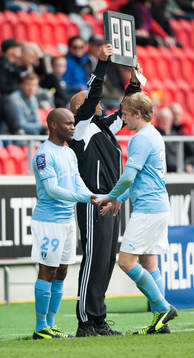 Tokelo Rantie, byts in istället för Emil Forsberg,