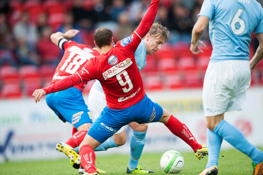 Emil Fortsberg, Malmö FF, mot Kenny Pavey, Öster i