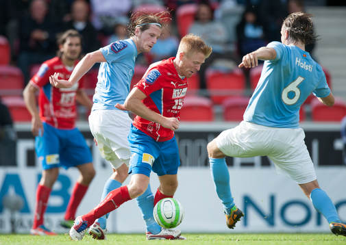Josef Elvby, Öster, går mellan Erik Friberg och Markus