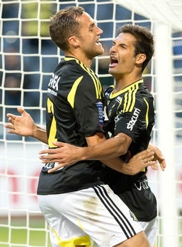 Celso Borges, AIK gratuleras av Niklas Backman, AIK