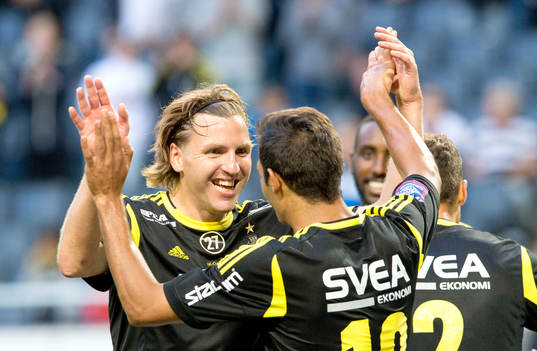 Celso Borges, AIK jublar med Nils-Eric Johansson, AIK