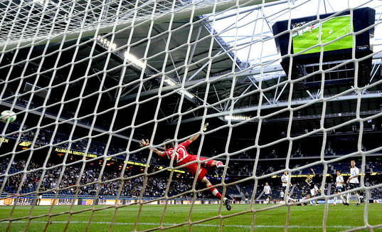 Celso Borges, AIK gör 2-0 till AIK med ett kanonskott i