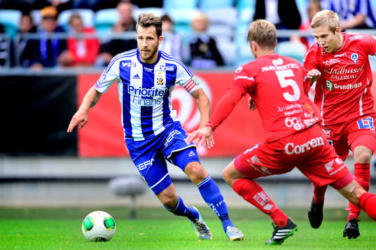 IFK Göteborgs Tobias Hysén driver upp bollen