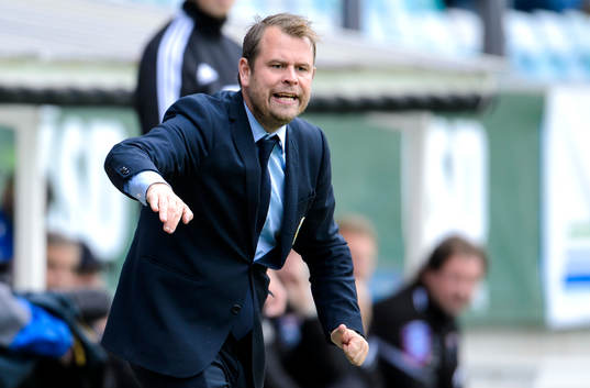 IFK Göteborgs tränare Mikael Stahre gestikulerar och ropar