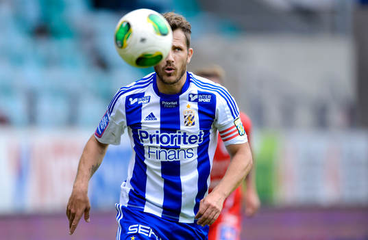 IFK Göteborgs Tobias Hysén springer mot bollen