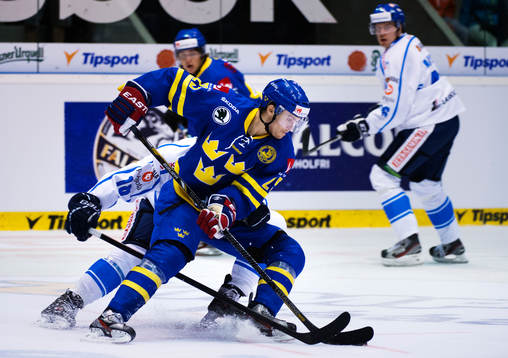 Sveriges David Ullström i ishockeymatchen mellan Sverige