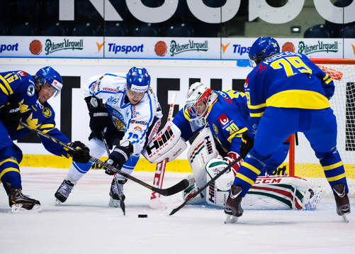 Finlands Veli-Matti Savinainen utmanar Sveriges Tobias