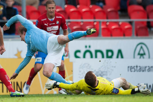 1-1, straff, Joakim Wulff, Öster, tar både boll och Emil