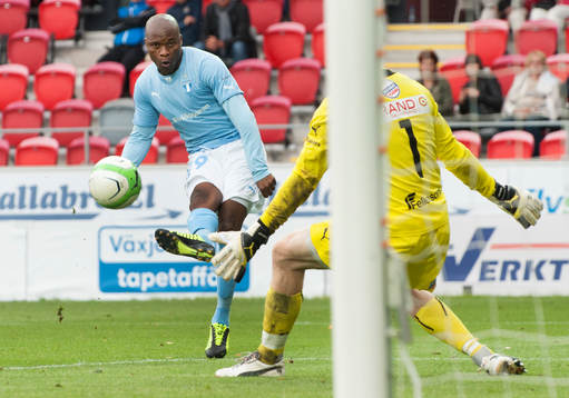 Friläge Tokelo Rantie, Malmö FF, mot Joakim Wulff,