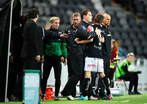 Brages Johan Persson skäller på en domarrepresentant när