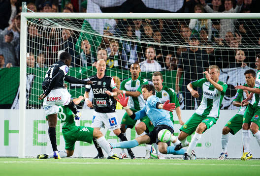 Brages Oluwatobiloba Joseph skjuter ett skott mot Hammarbys
