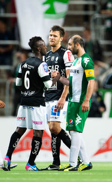 Brages Dulee Johnson (v) och Hammarbys Kennedy Bakircioglu