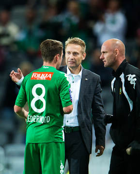 Hammarbys Nick Ledgerwood gratuleras till sitt 1-0-mål av