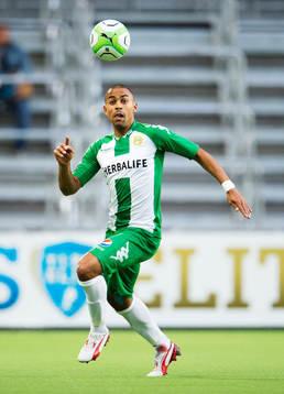 Hammarbys Billy Berntsson jagar bollen
