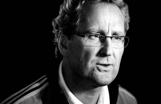 Sveriges förbundskapten Erik Hamrén pratar med media