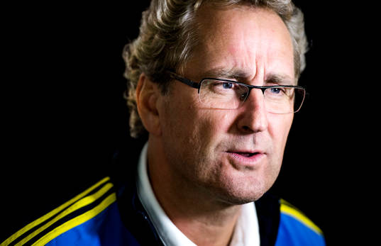 Sveriges förbundskapten Erik Hamrén pratar med media