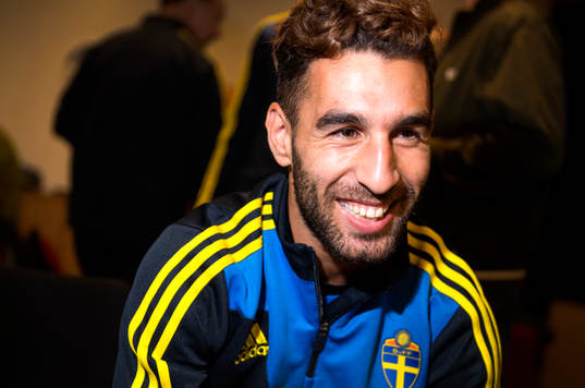Sveriges Jimmy Durmaz pratar med media