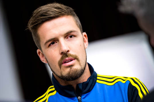 Sveriges Per Nilsson pratar med media