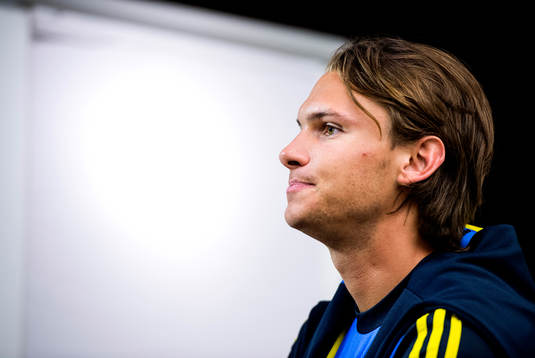 Sveriges Albin Ekdal pratar med media