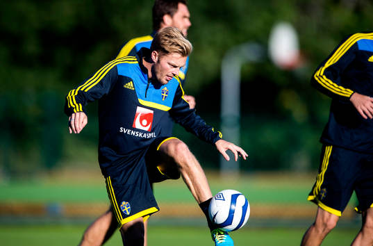 Sveriges Sebastian Larsson tränar på Kaknäs