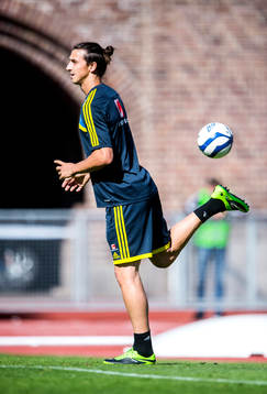 Sveriges Zlatan Ibrahimovic tränar på Stockholm Stadion