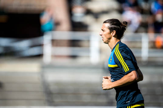 Sveriges Zlatan Ibrahimovic tränar på Stockholm Stadion
