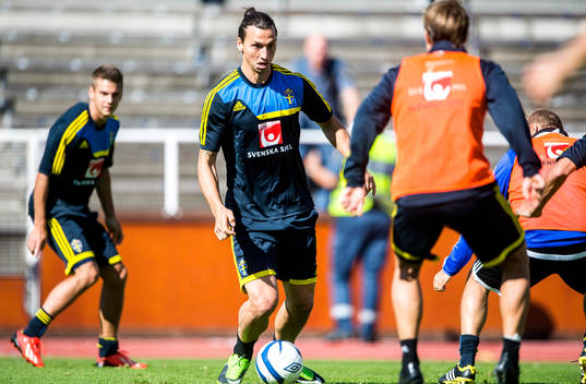Sveriges Zlatan Ibrahiomvic tränar på Stockholm Stadion