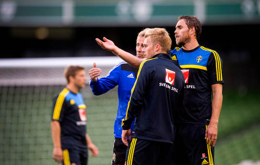 Sveriges förbundskapten Erik Hamrén pratar med Sebastian