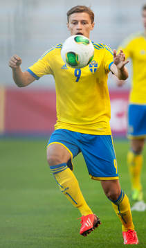 Simon Thern, Sverige, i EM-kvalmatchen mot Polen