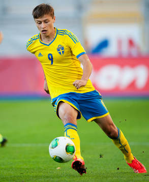 Simon Thern, Sverige, i EM-kvalmatchen mot Polen