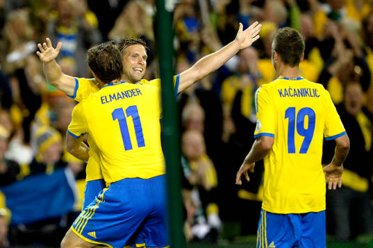 Sveriges Johan Elmander kramar om Anders Svensson
