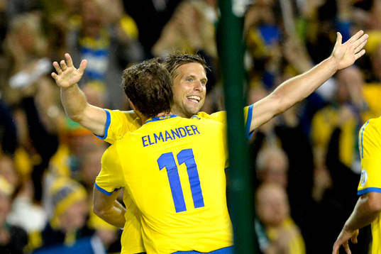 Sveriges Johan Elmander kramar om Anders Svensson