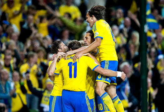 Sveriges Anders Svensson kramas om