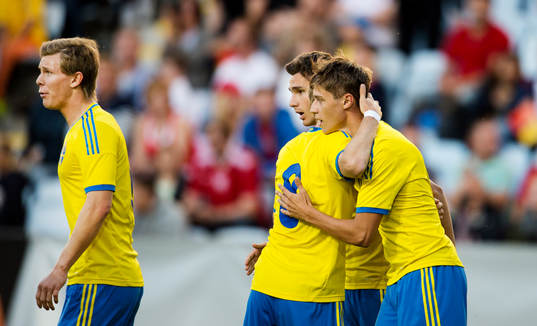 Sveriges Simon Thern kramas om