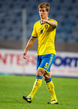 Sveriges Emil Krafth i kvalmatchen till u21-EM mellan