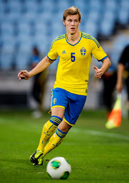 Sveriges Emil Krafth i kvalmatchen till u21-EM mellan