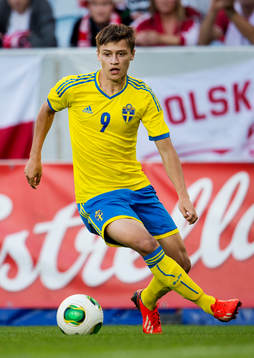 Sveriges Simon Thern i kvalmatchen till u21-EM mellan